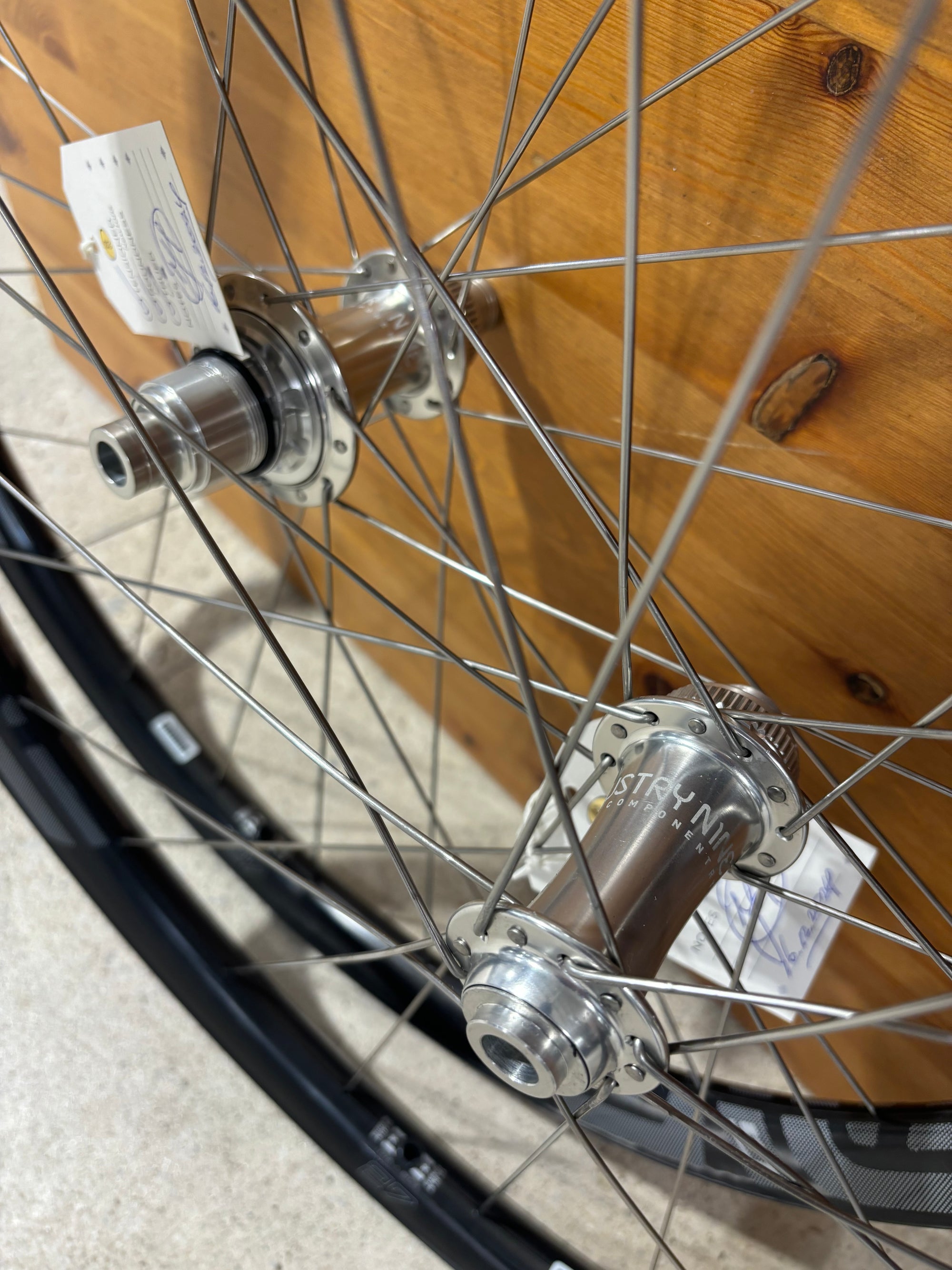 ENVE G27 Tubeless Disc Wheelset - Industry Nine Torch Disc hubs