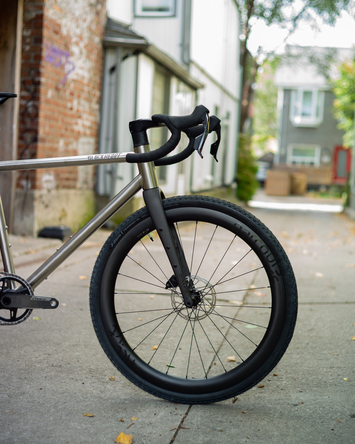 Blackheart Gravel Ti – SRAM Rival XPLR E1 / Parcours FKT