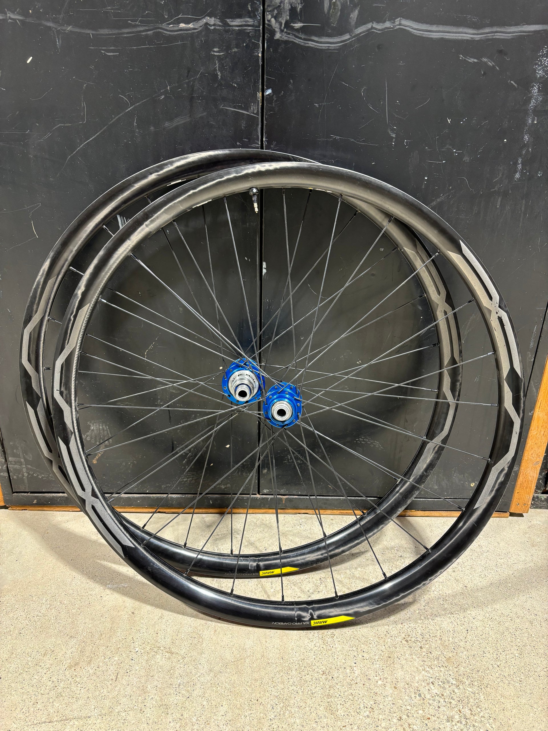 Mavic Carbon Gravel Wheels -DEMO- White Industries CLD Turquoise